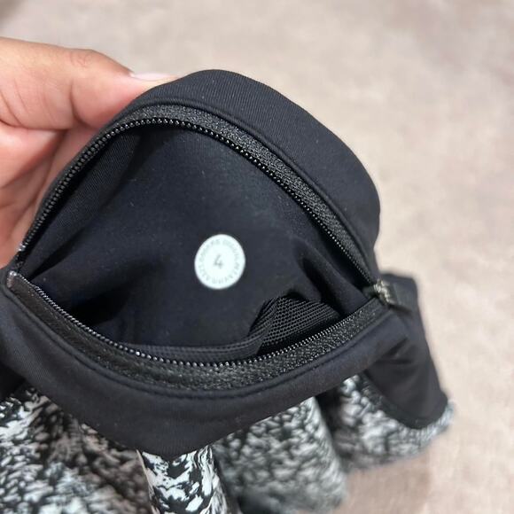 Lululemon speed ups shorts Low - Picture 4 of 4